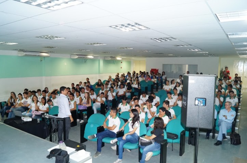 Palestra   motivacional   para   os   alunos   do   3º   ano   dos   cursos   técnicos   de   agrimensura, agronegócio, aquicultura e mecânica .