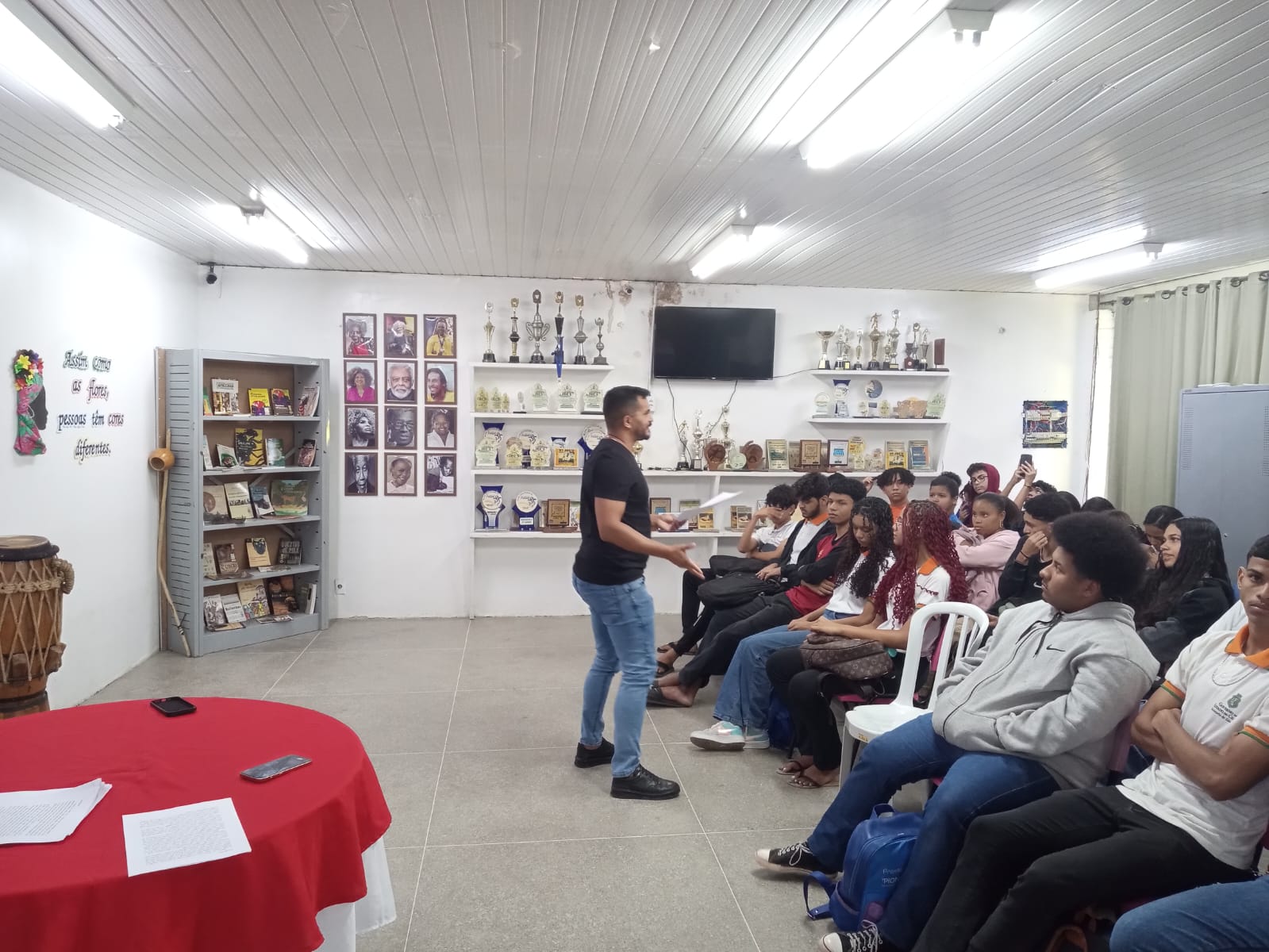 A EEMTI GOVERNADOR ADAUTO BEZERRA REALIZA PROGRAMAÇÃO ALUSIVA AO DIA DA CONSCIÊNCIA NEGRA