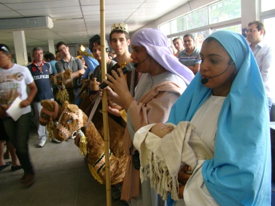 Usuários e servidores do DETRAN assistem à esquete de Natal na Maraponga