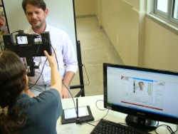 Cid Gomes inaugura nova sede do DETRAN Messejana e constata qualidade dos serviços ao renovar CNH em menos de 20 minutos