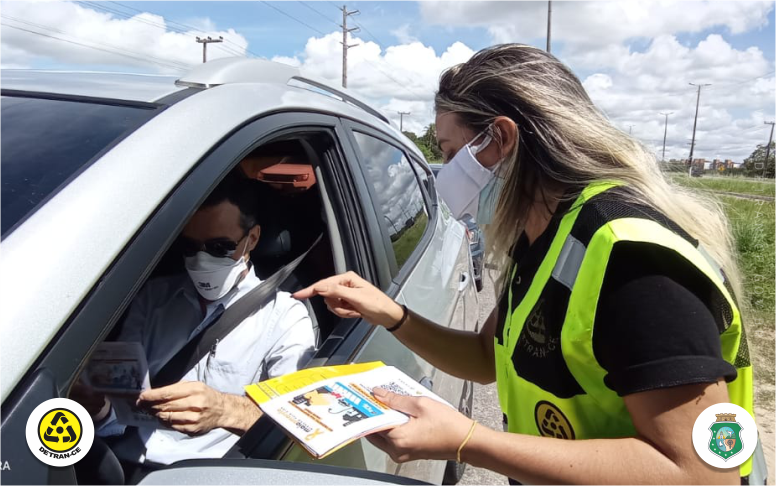 Detran-CE promove ação educativa na CE-040 em alusão ao Movimento Maio Amarelo