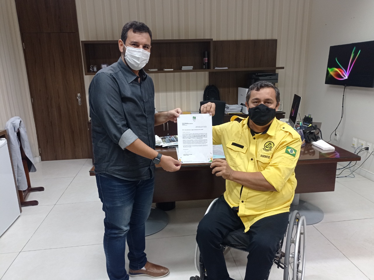 Superintendente do Detran-CE recebe agente de trânsito do órgão convocado para os Jogos Paralímpicos de Tóquio