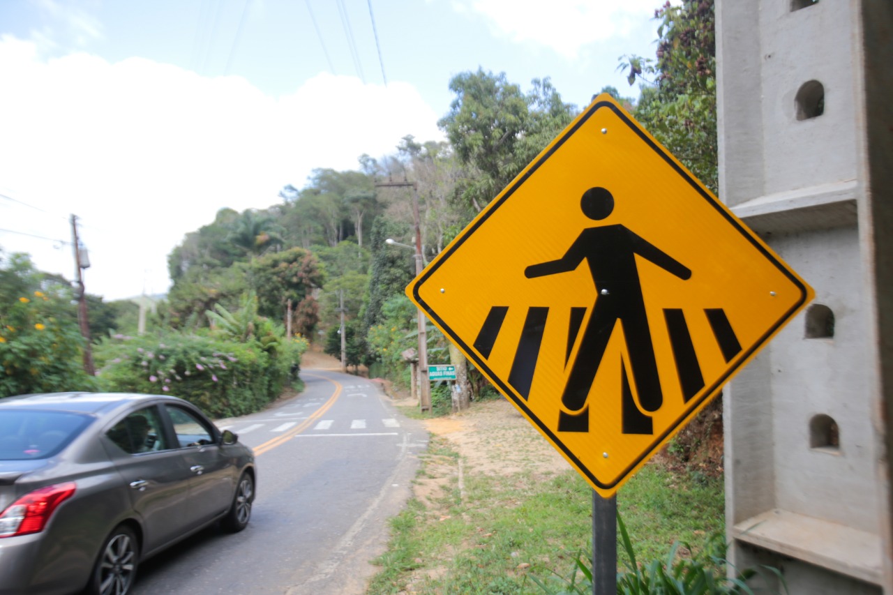 Detran-CE dá continuidade à manutenção de sinalizações em diversas rodovias estaduais