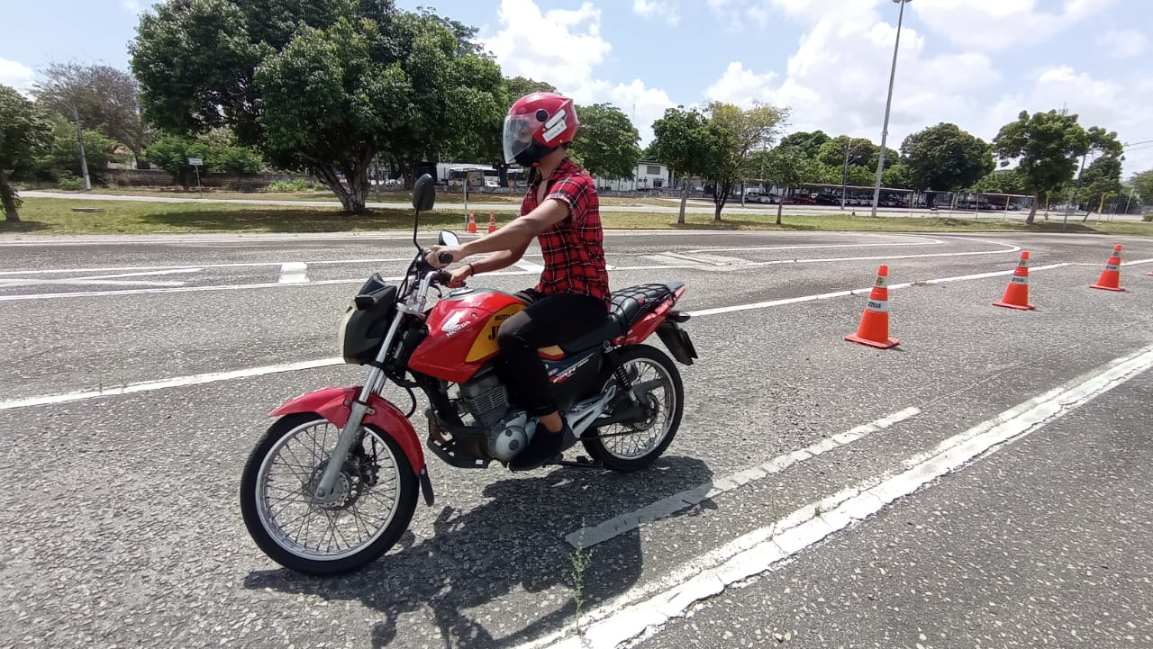 Detran-CE credencia autoescolas para execução do Curso de Formação de Condutores do Programa CNH Popular