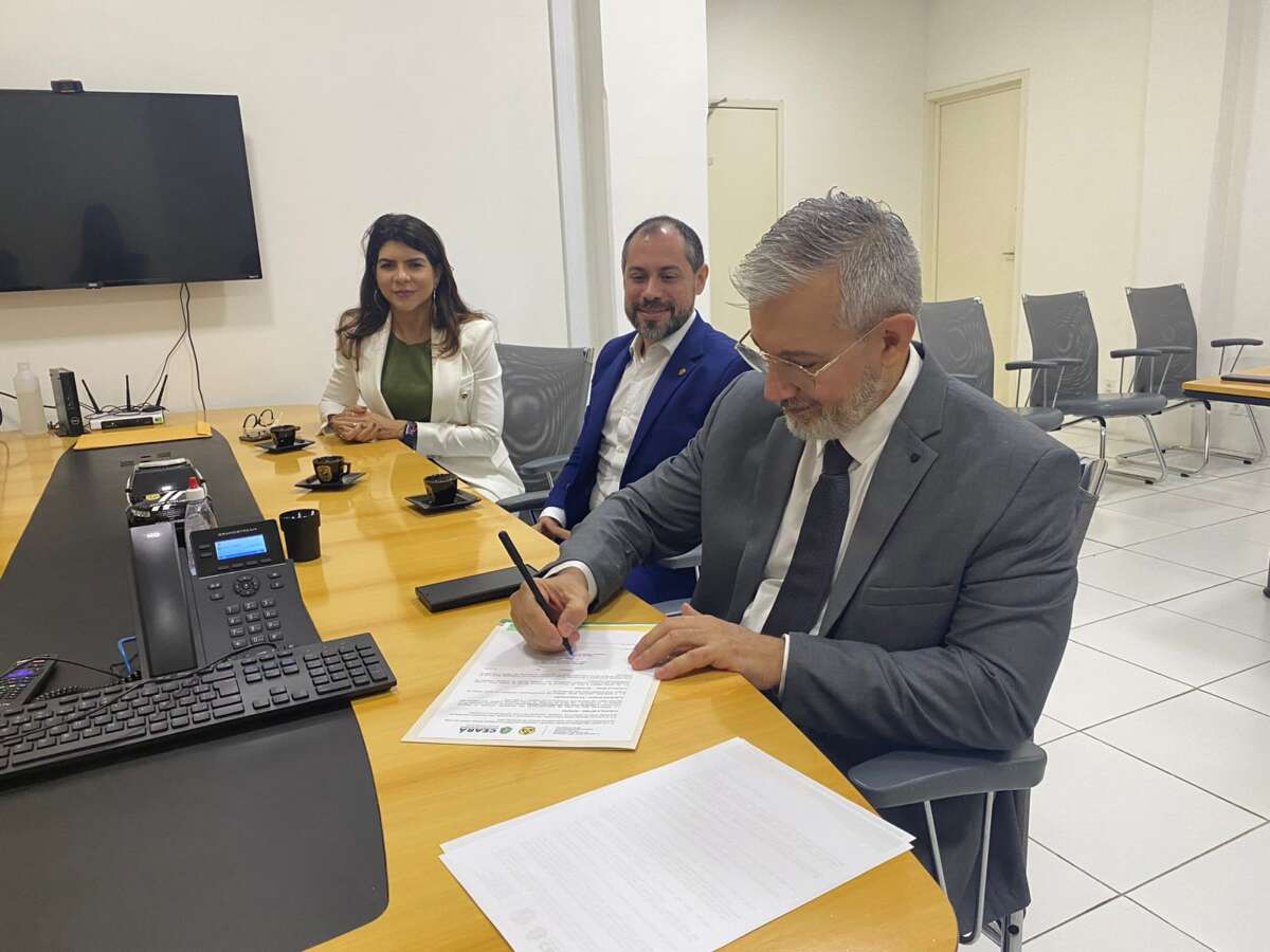 Detran-CE e Polícia Civil celebram termo de cooperação técnica