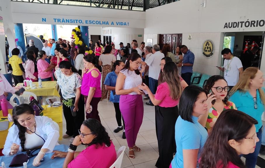 Detran-CE realiza evento alusivo ao Dia do Servidor Público e Outubro Rosa