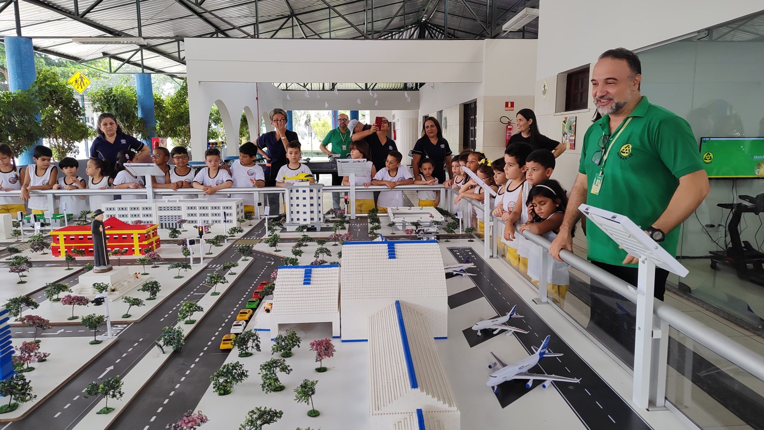 Alunos da Creche Escola Tia Nini Queiroz conhecem novos equipamentos da Escola de Educação para o Trânsito do Detran-CE