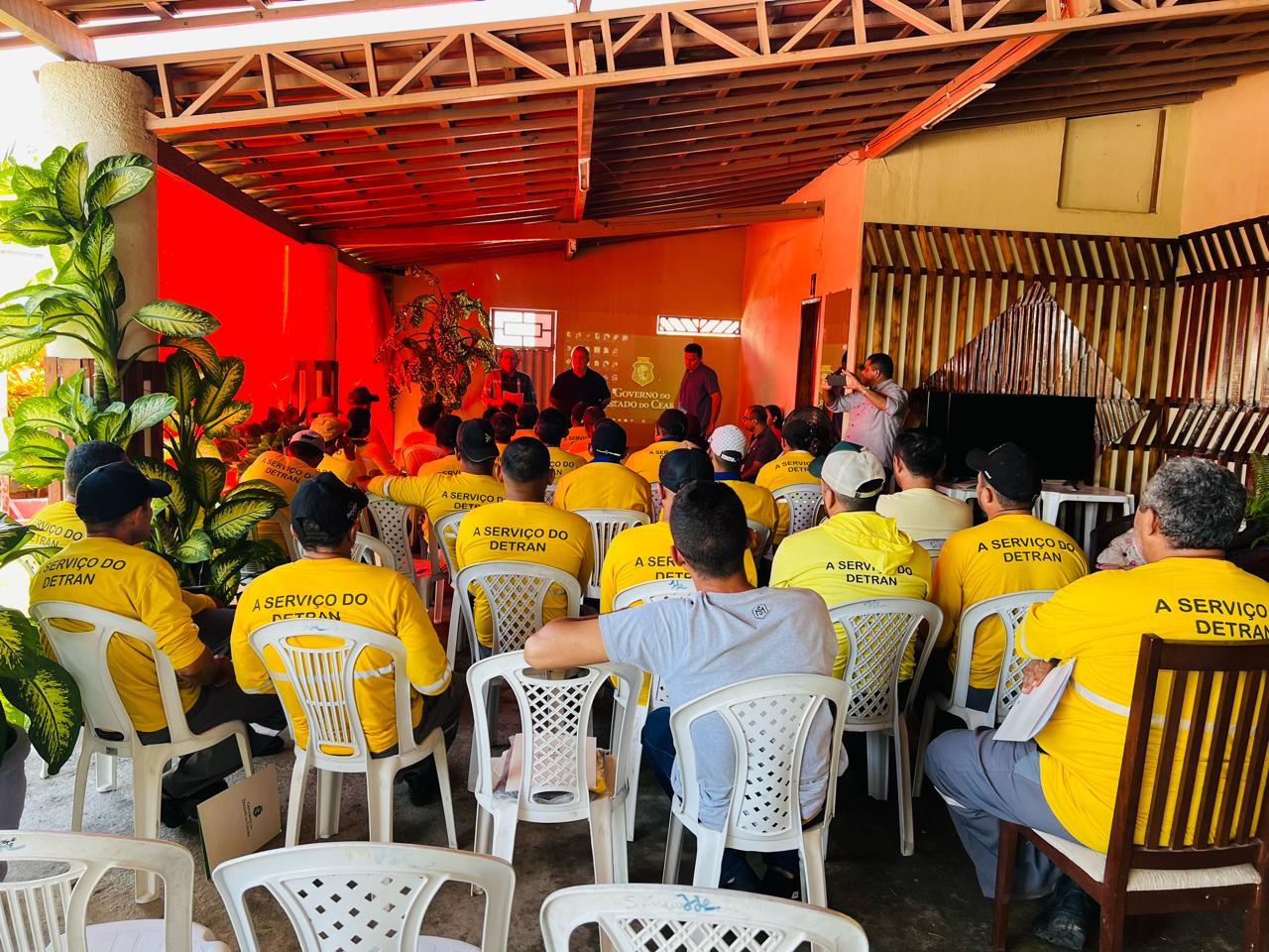 Detran-CE realiza capacitação para equipes do órgão que recolhem animais nas rodovias estaduais