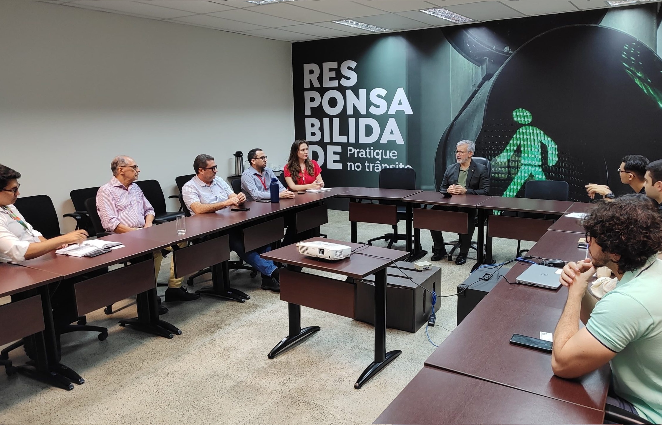 Detran-CE, UFC e ASTEF debatem estratégias para sustentabilidade em prédios públicos do órgão estadual de trânsito