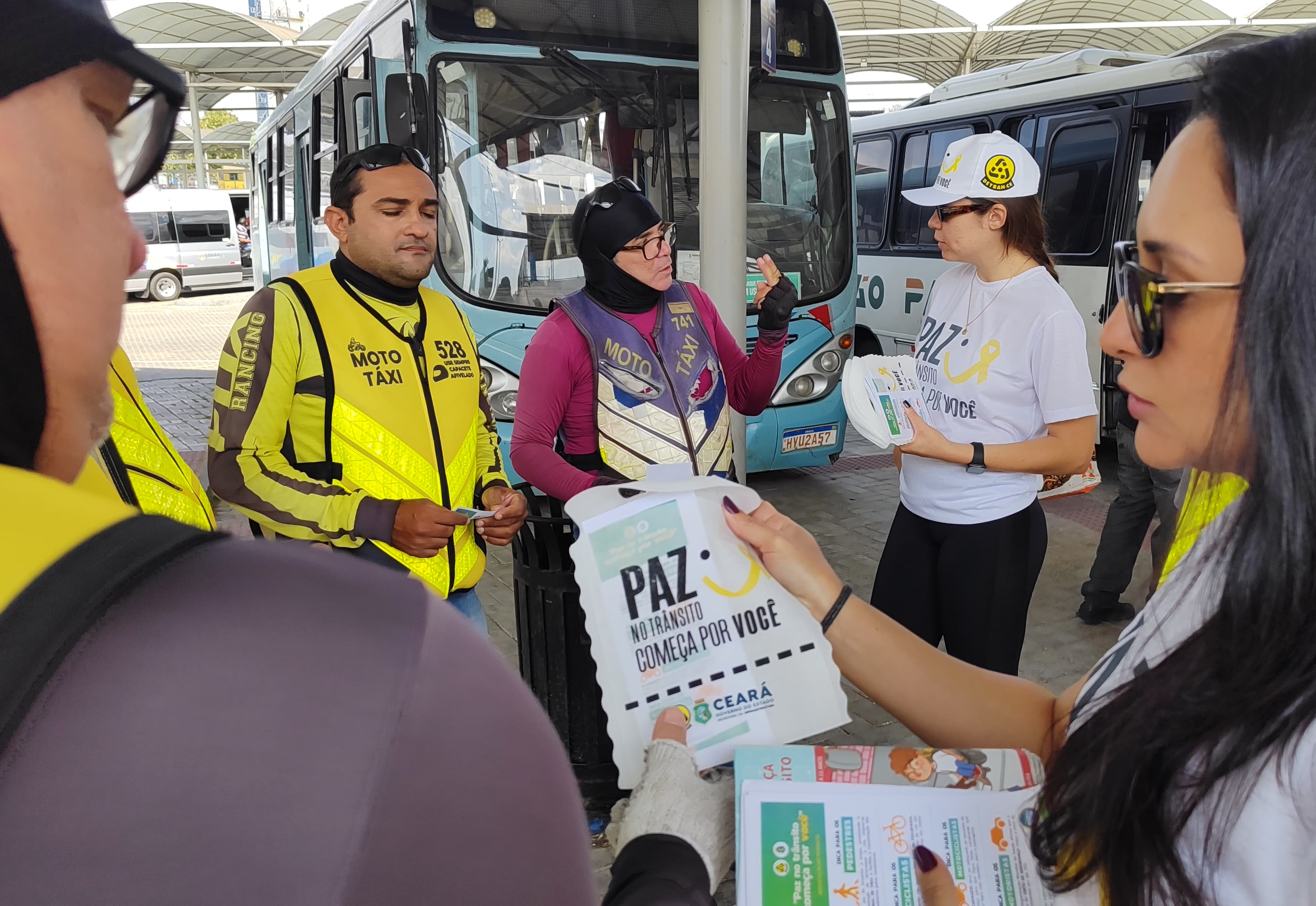Detran-CE realiza ação educativa no Terminal de Transporte Complementar em Sobral