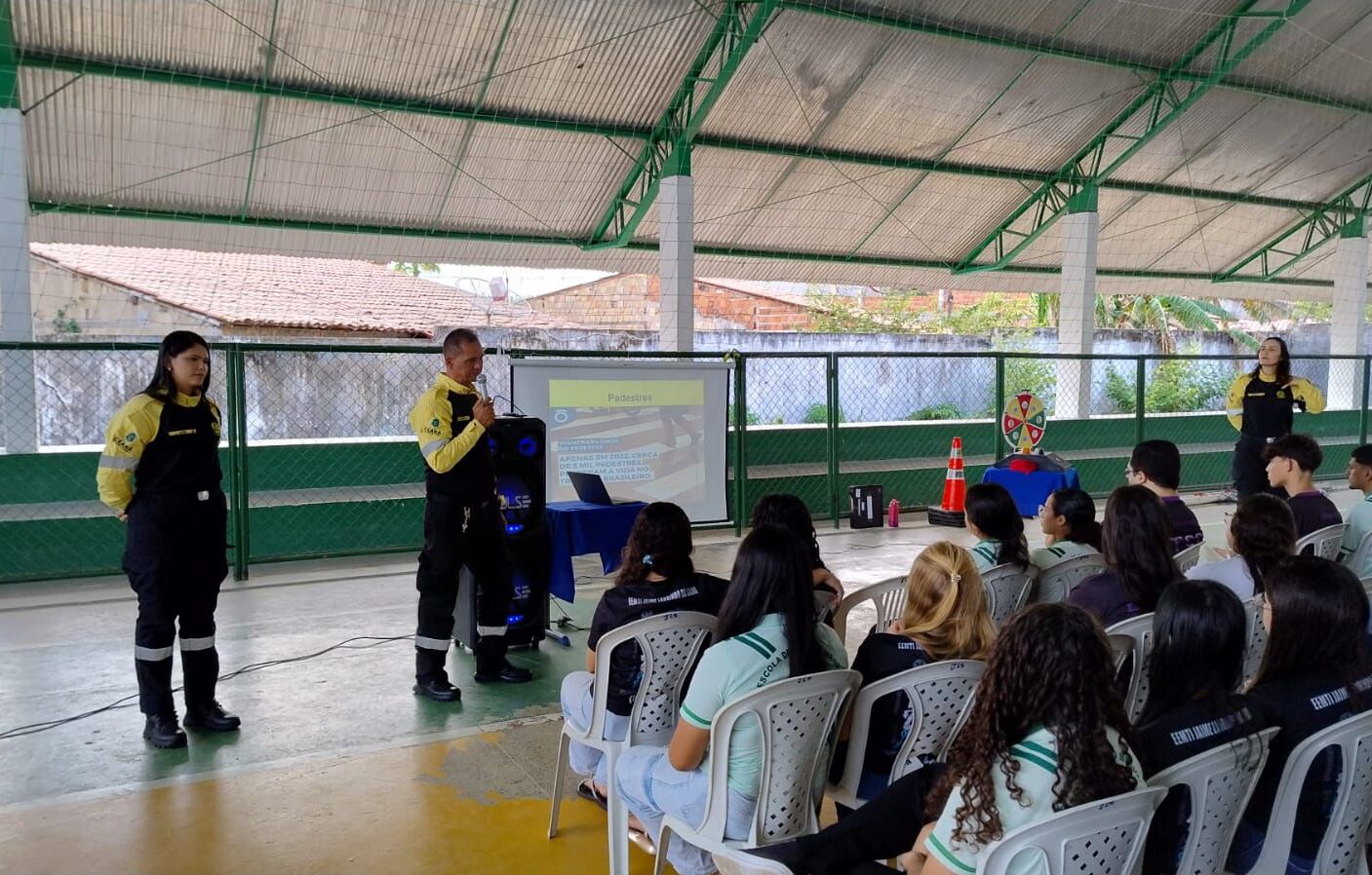 Detran-CE realiza ação educativa para alunos da rede pública de ensino em Barroquinha