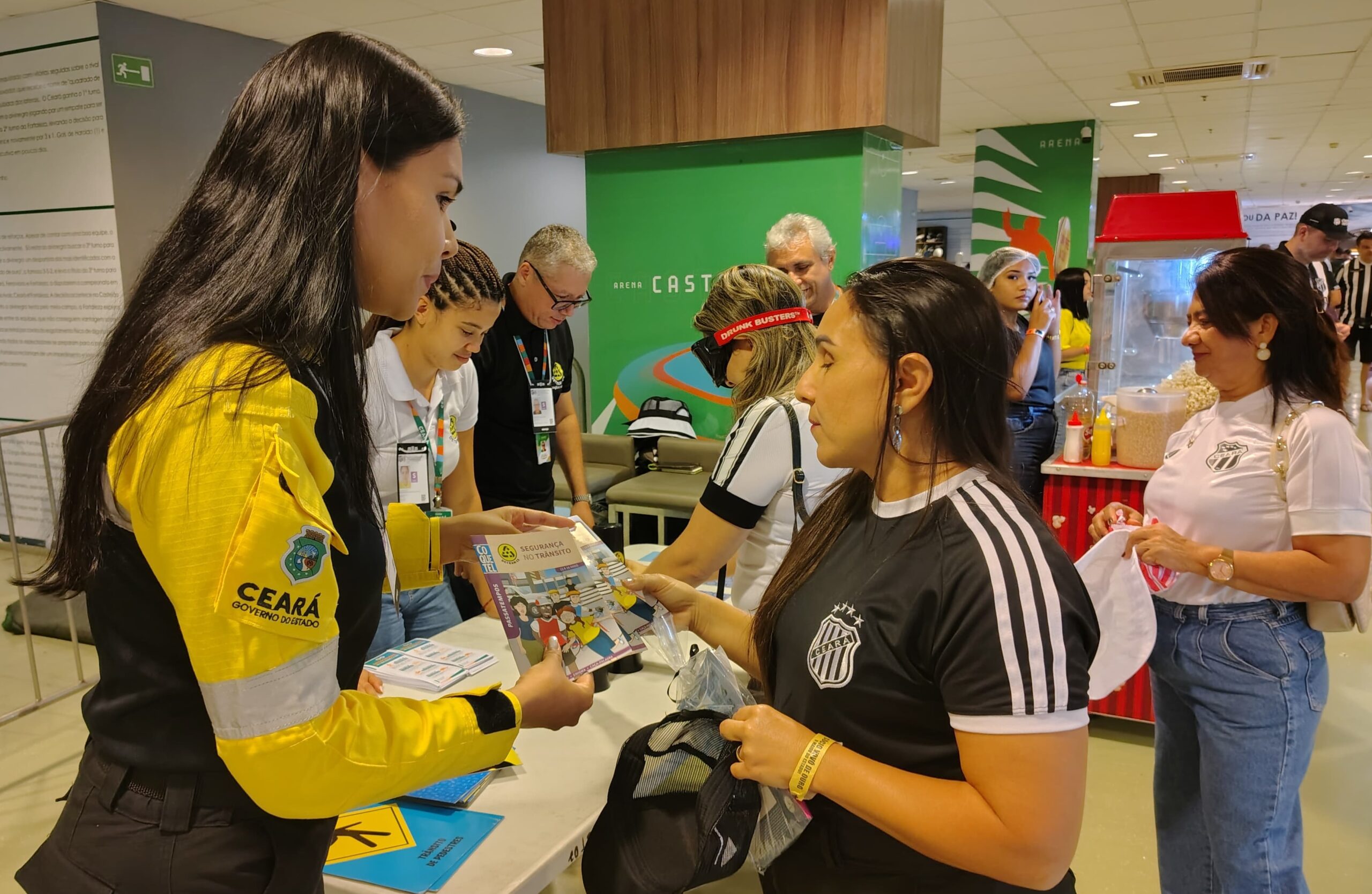 Detran-CE realiza ação educativa em jogo Ceará x Corinthians na Arena Castelão