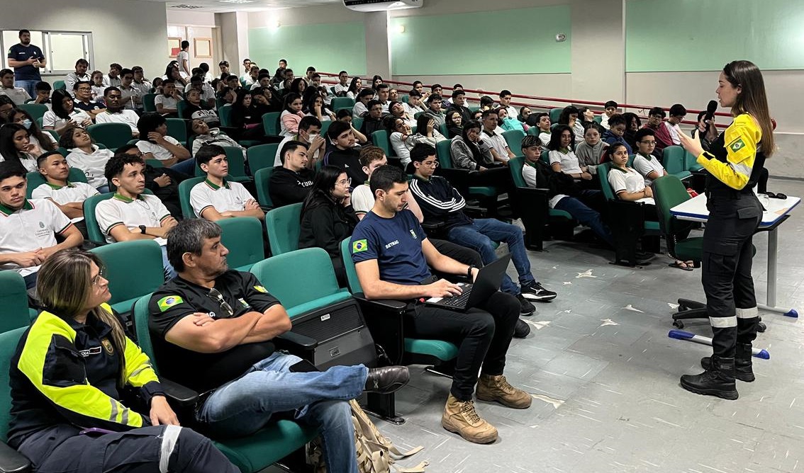 Detran-CE realiza palestra educativa sobre trânsito seguro para estudantes em Solonópole