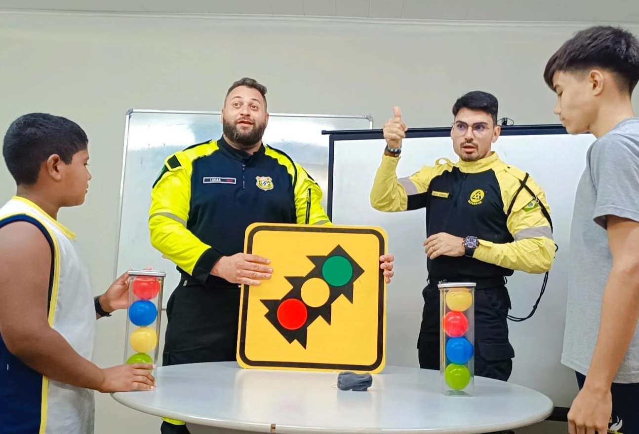 Detran-CE realiza palestras e oficinas educativas para estudantes e motoristas profissionais no Cariri