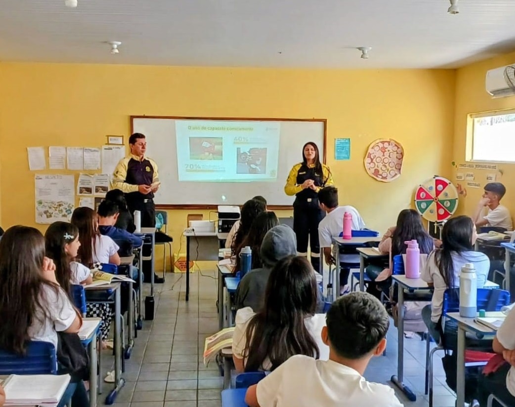 Detran-CE promove ações educativas sobre trânsito para mais de 170 estudantes em Barroquinha