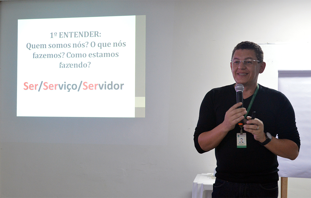 Postura do servidor público no atendimento ao público foi tema de palestra promovida nesta quarta (6), na EGPCE