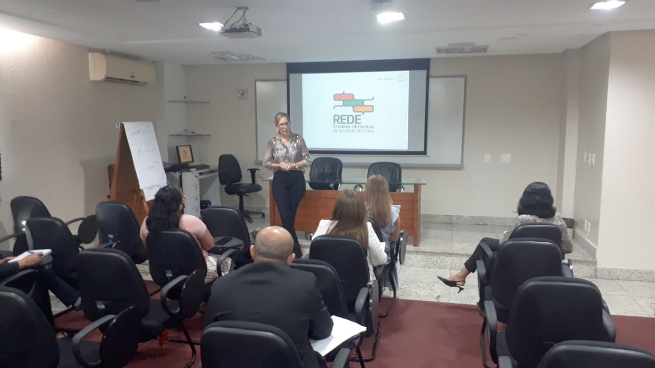 EGPCE apresenta nova identidade visual da Rede Estadual de Escolas do Governo do Ceará para os representantes das escolas de governo