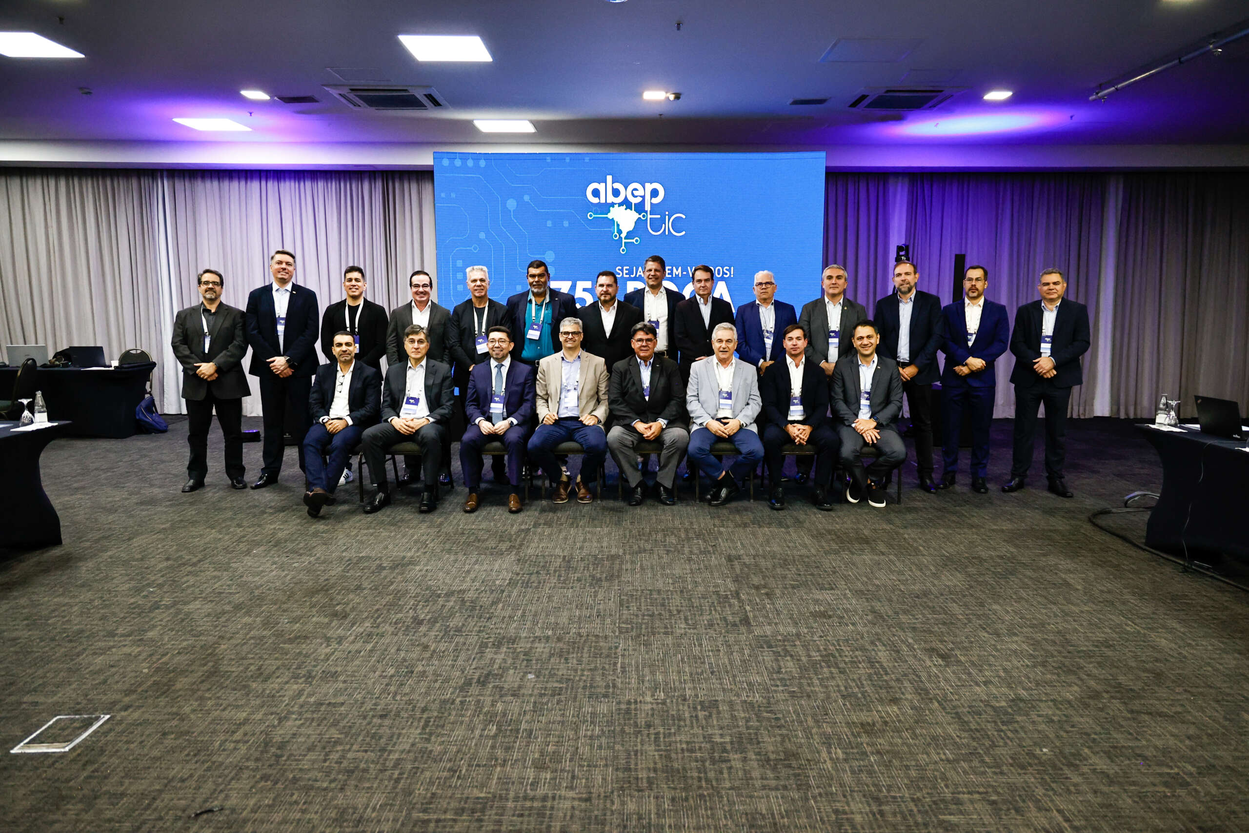 ABEP-TIC reúne mais de 100 empresas em café da manhã e realiza última ROCA do ano