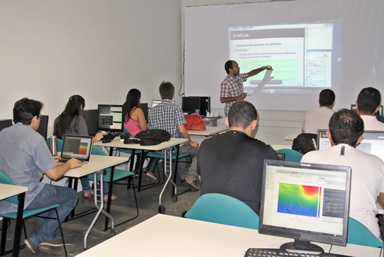 Bolsista da Funcap ministra curso na Funceme