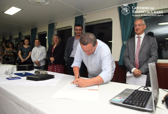 SDA assina termo de cooperação com a Funceme para aquisição de novos equipamentos para monitoramento dos oceanos