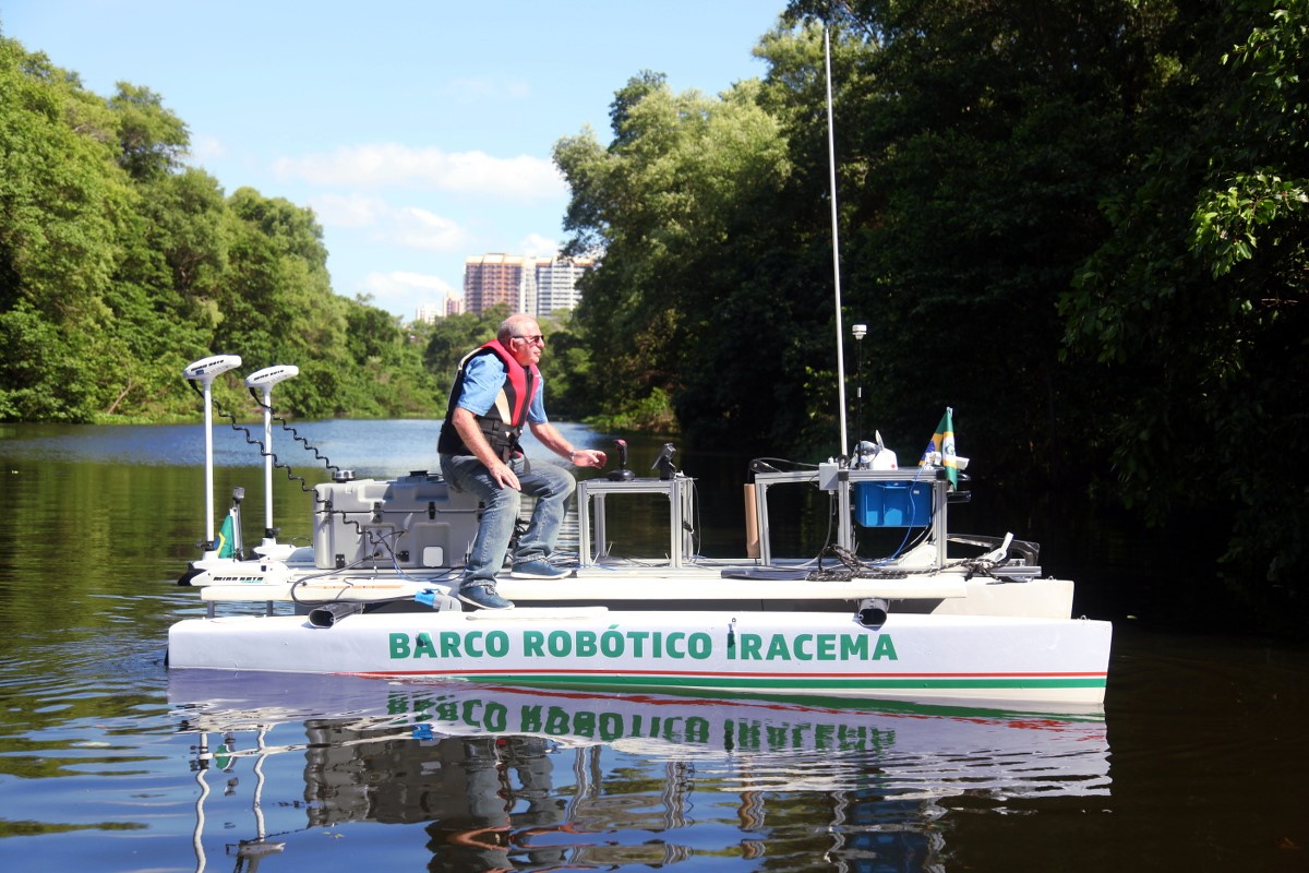 Funceme avalia uso de barco robótico em projetos de monitoramento de açudes do Ceará