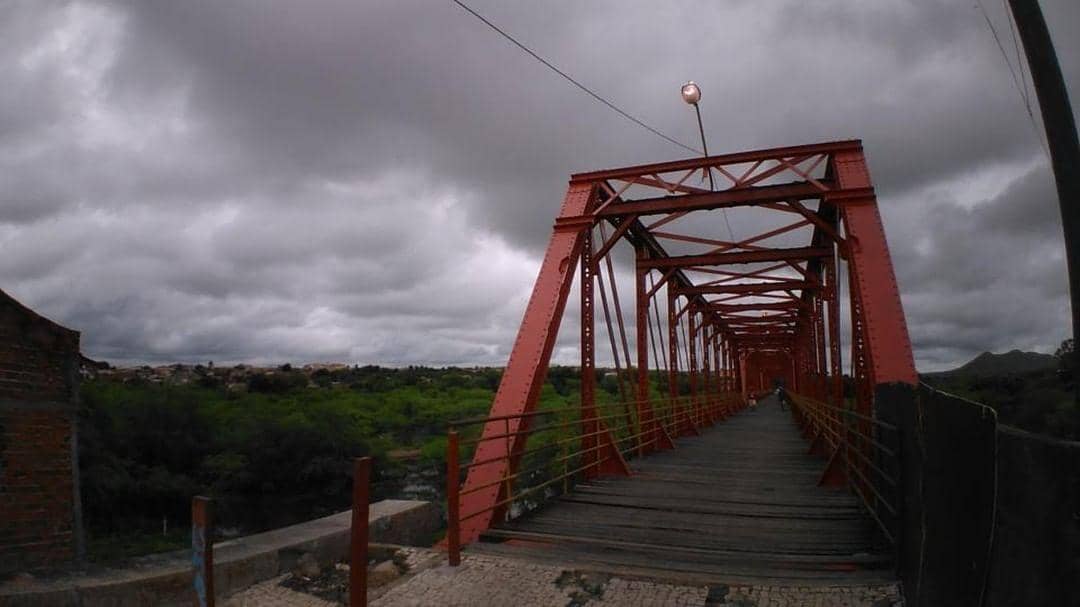 Chove em cerca de 70 municípios do Ceará; previsão para segunda é de precipitações mais consideráveis no noroeste do Estado