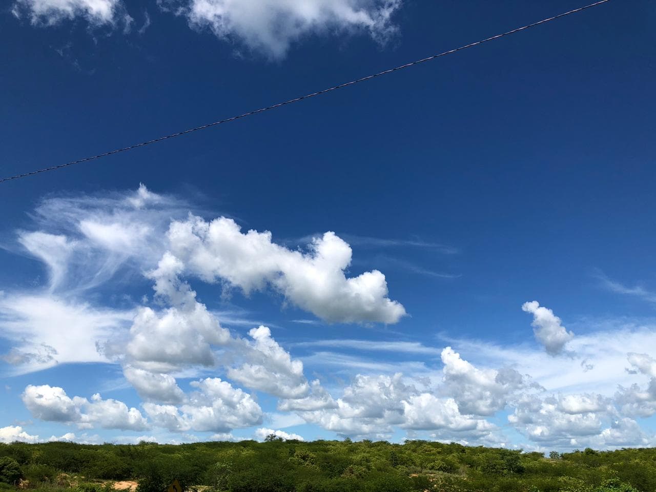 Fim de semana: chuvas isoladas e nebulosidade variável em maior parte do território cearense