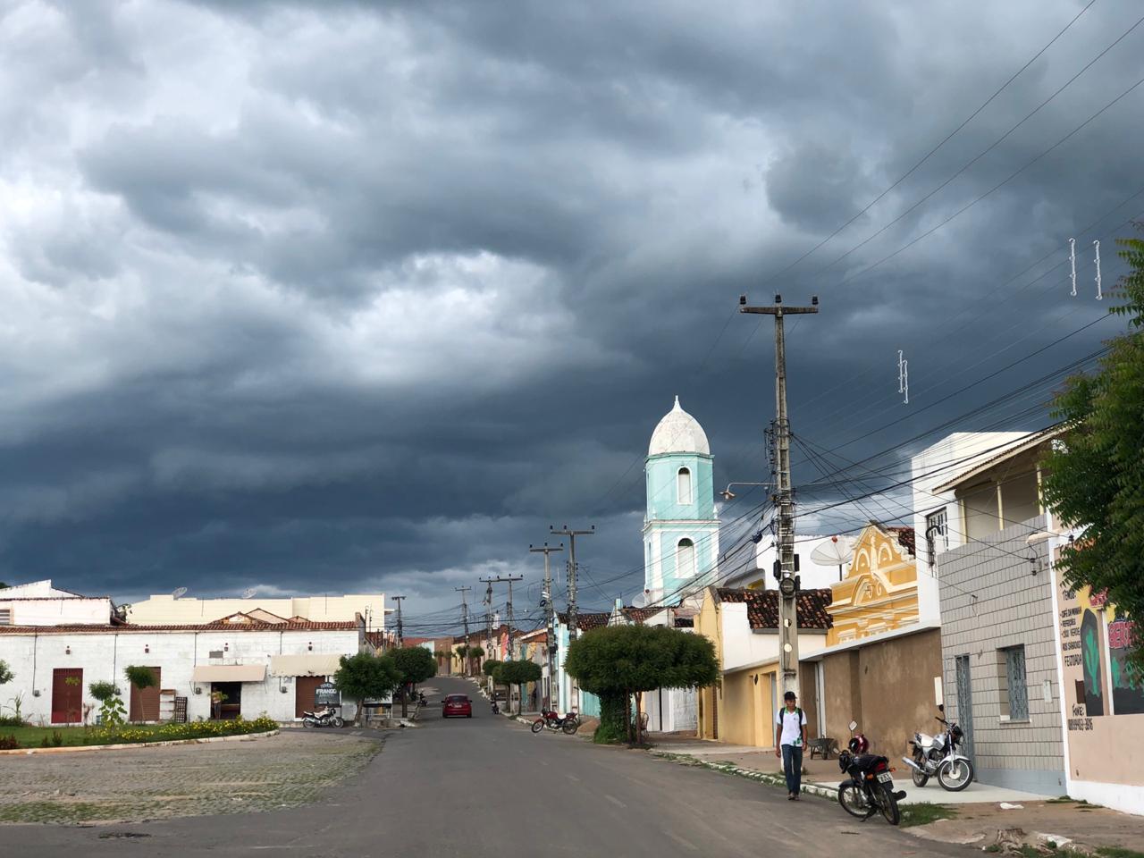 Após dias sem chuvas consideráveis, centro-sul do Ceará volta a ter condições favoráveis às chuvas