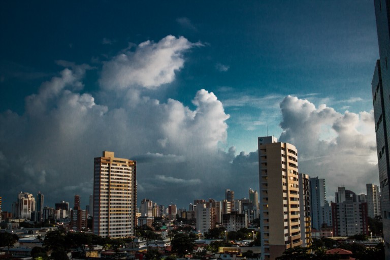 Faixa litorânea, Baturité e Ibiapaba seguem com melhores condições de chuva, aponta previsão do tempo para esta terça (23)