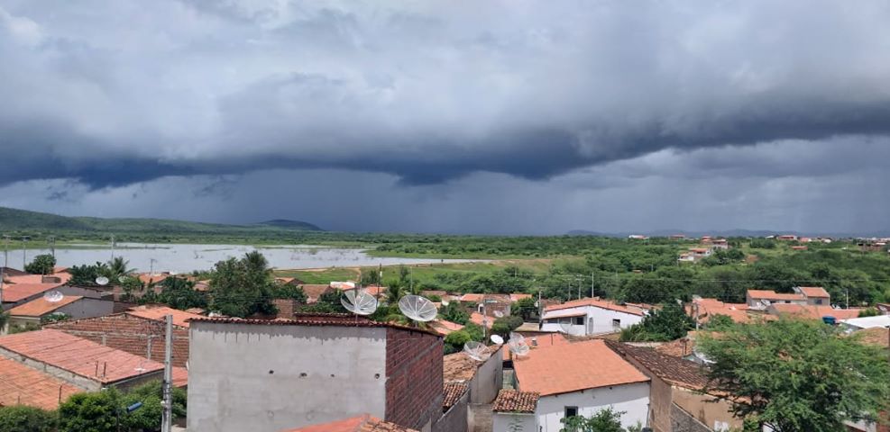 Semana começa com previsão de nebulosidade variável com eventos de chuva no litoral, no Maciço de Baturité e Ibiapaba; há possibilidade nas demais áreas