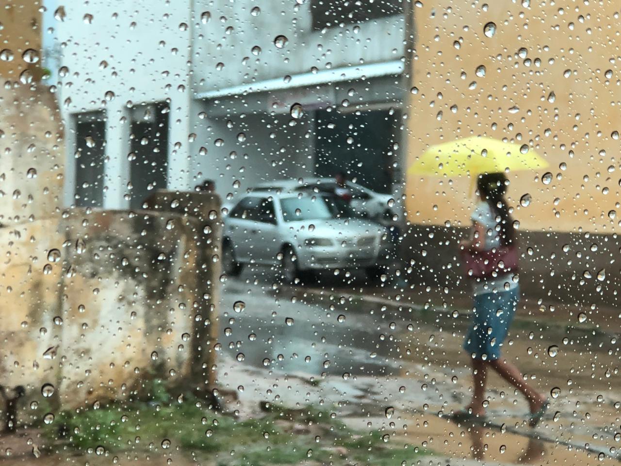 Céu nublado com chuva em todas as macrorregiões do Ceará nesta quinta-feira (4), aponta previsão