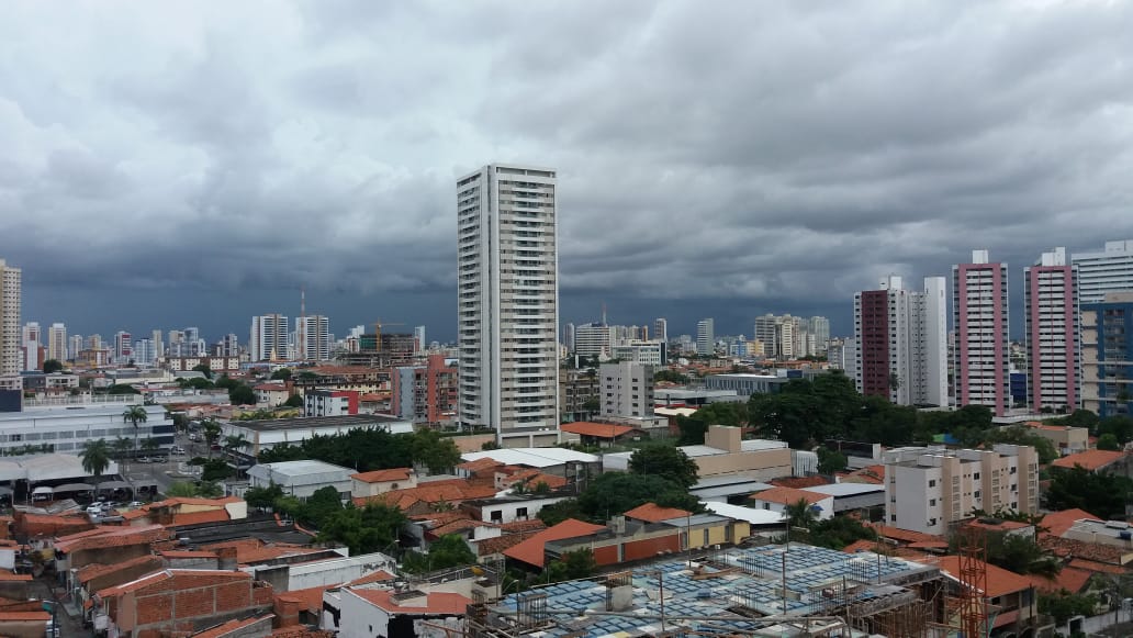 Domingo tem previsão de céu nublado com eventos de chuva no centro-norte; no sul, nebulosidade variável