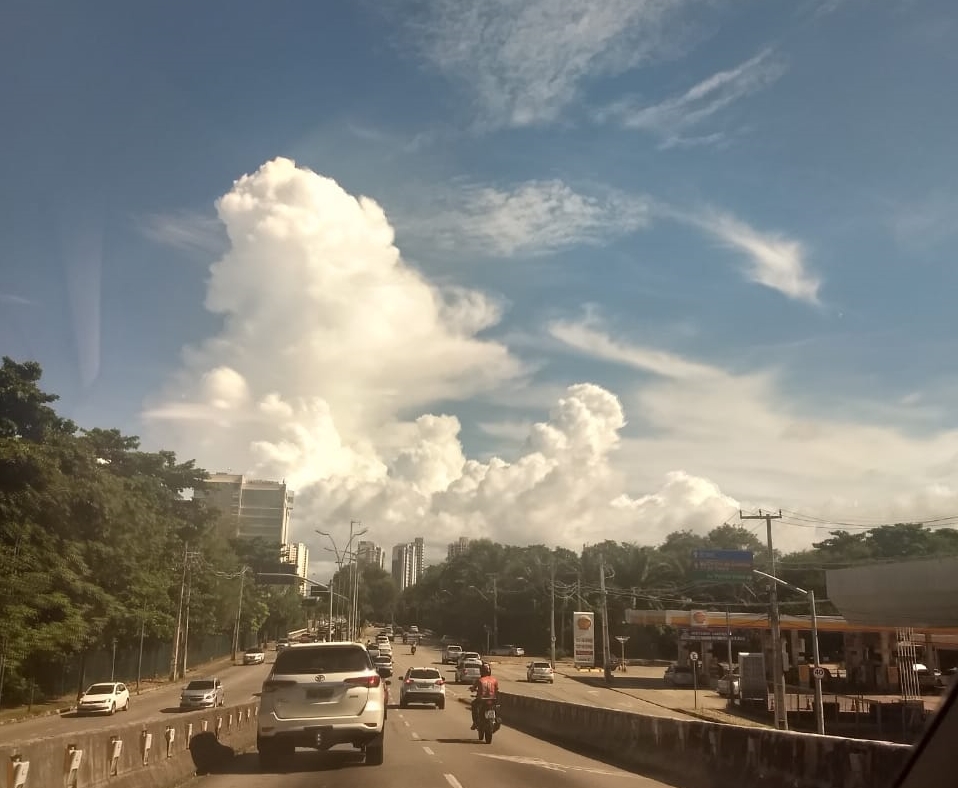 Fim de semana chega com predomínio de nebulosidade variável em todo o Ceará