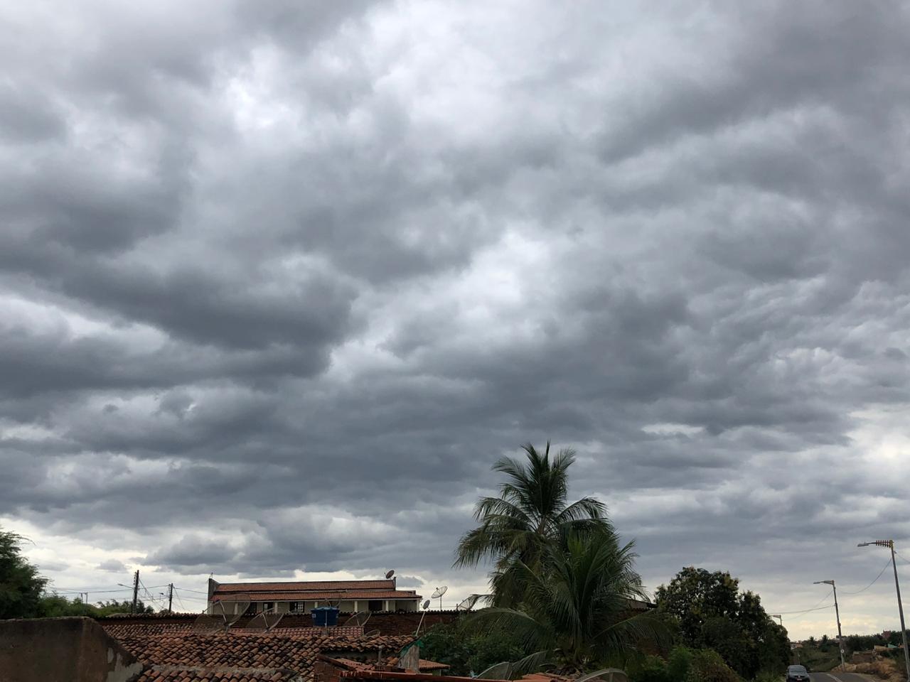Cariri e Sertão Central têm possibilidade de chuva nesta terça-feira, indica previsão do tempo