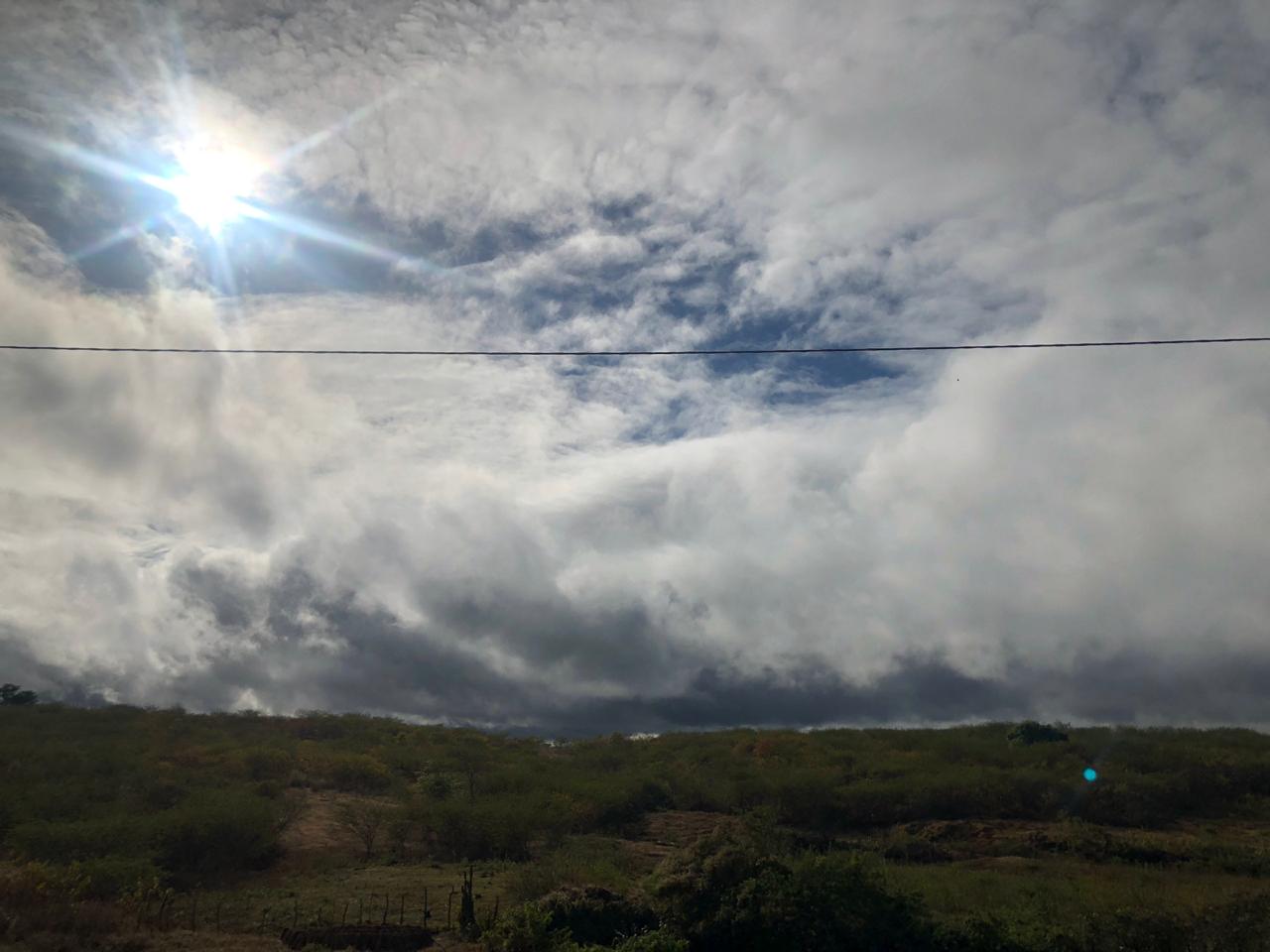 Litoral e região Jaguaribana seguem com possibilidade de chuva