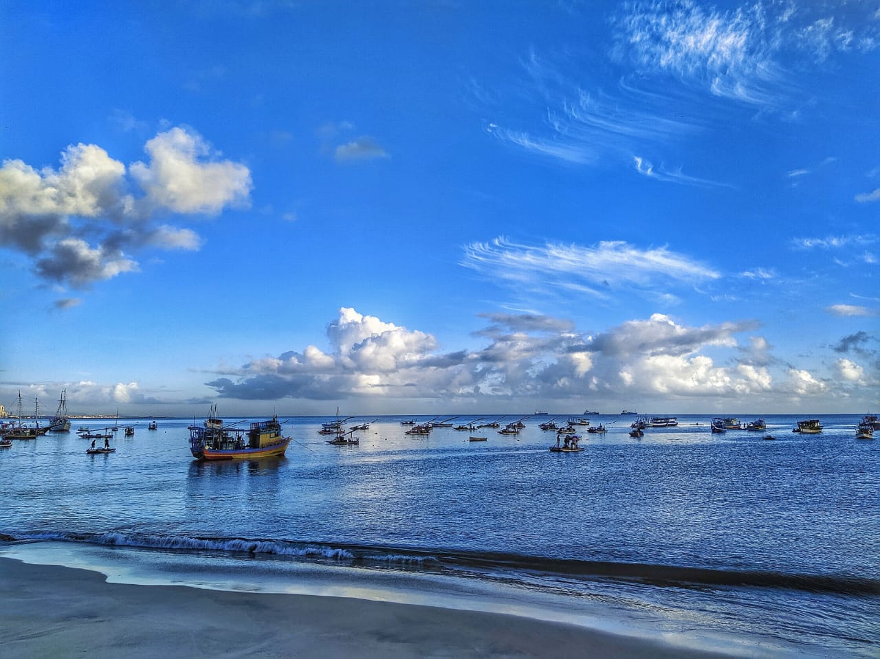 Fim de semana chega com previsão de possibilidade de chuva no litoral