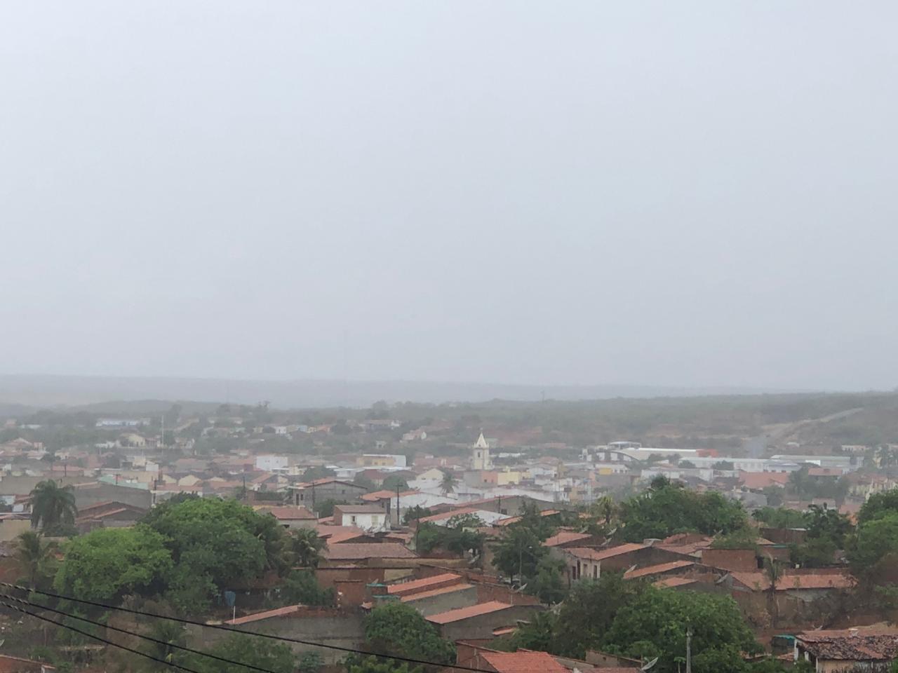 Previsão do tempo indica eventos de chuva na sexta, mas condições devem reduzir no fim de semana