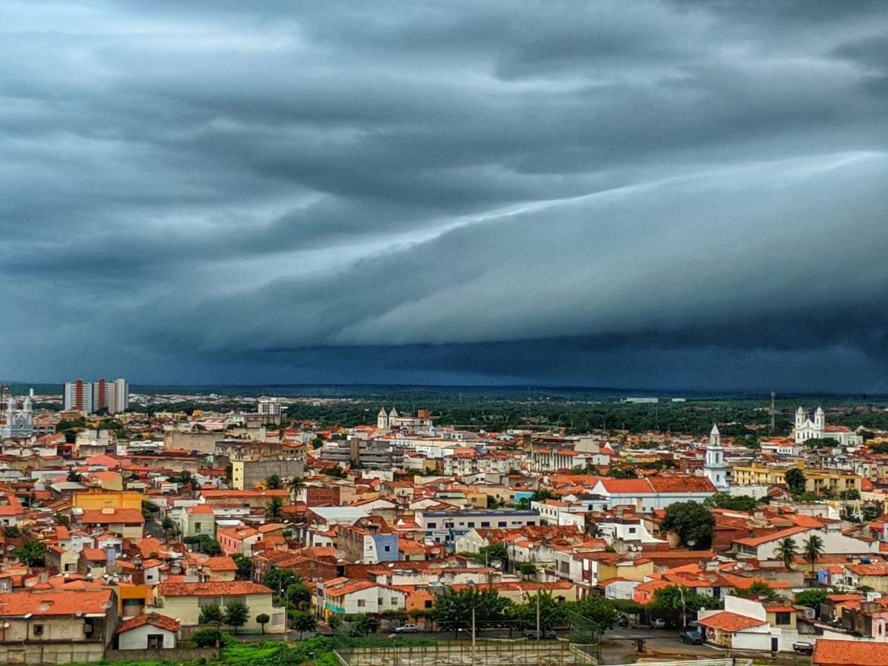 Ceará segue com previsão de nebulosidade variável com eventos de chuva em todas as macrorregiões até sexta-feira