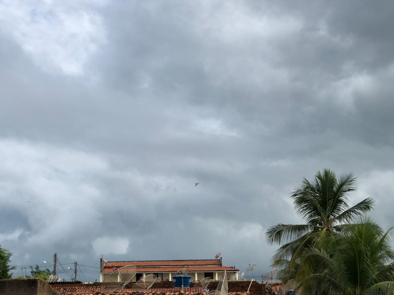 Ceará começa a semana com predomínio de nebulosidade variável e tendência de chuvas isoladas