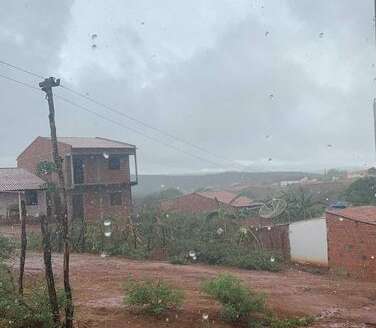 Ceará tem possibilidade de chuva em todas as macrorregiões até quarta-feira