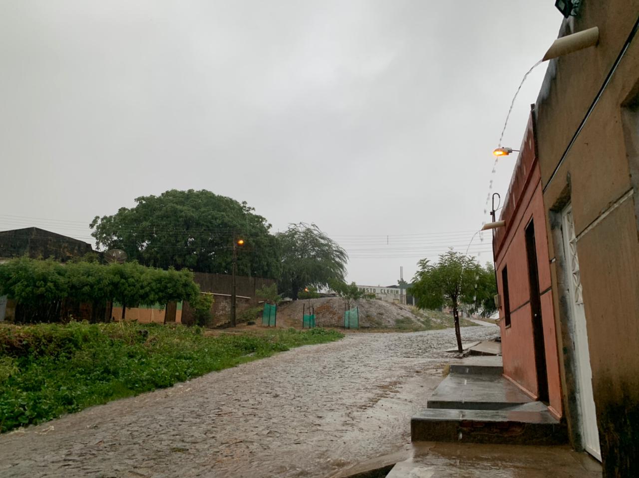 Ceará deve seguir com condições de chuva até a próxima quarta-feira, indica previsão do tempo