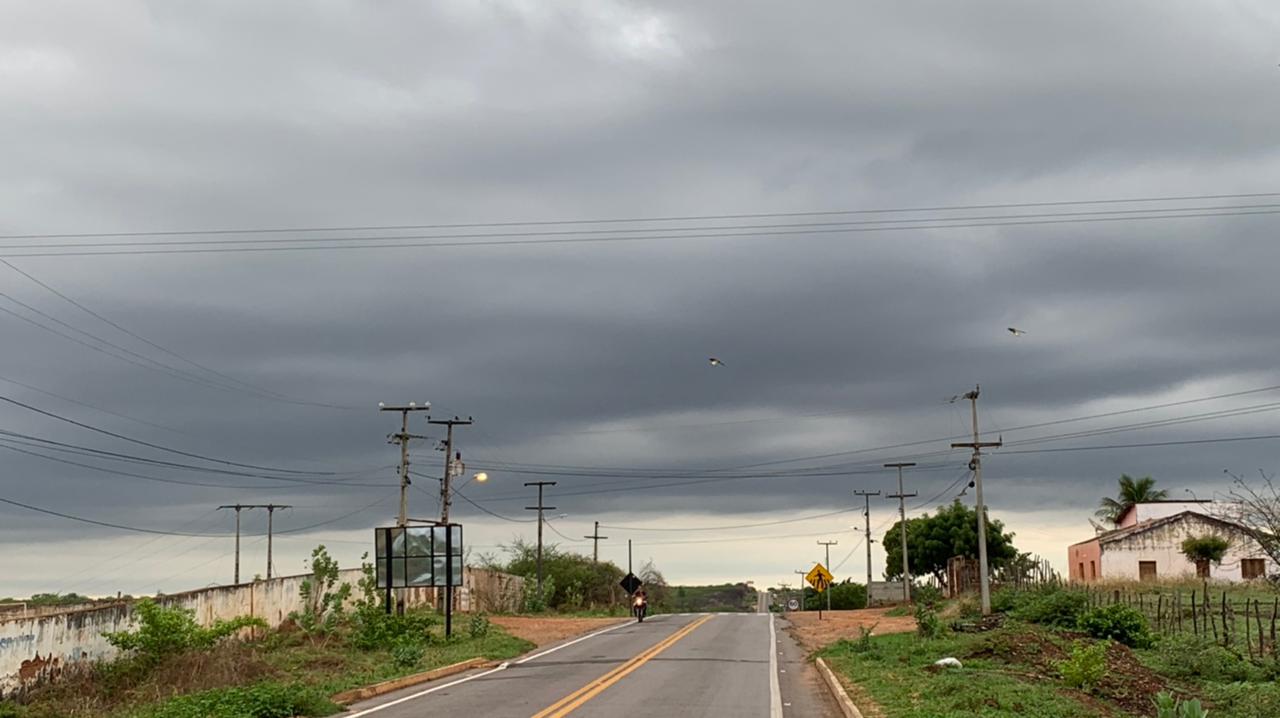 Ceará segue com cenário favorável a chuvas isoladas; Cariri e noroeste deverão concentrar registros