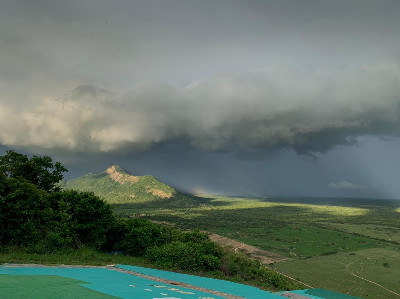 Chove em cerca de 100 municípios entre sábado (10) e domingo (11)