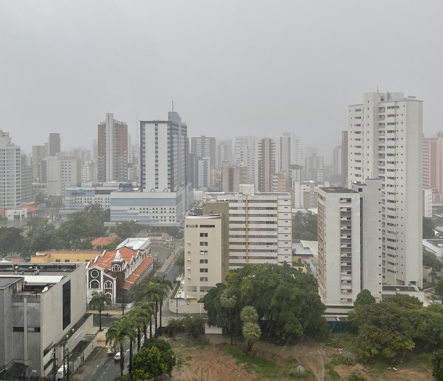 Ceará tem cenário favorável para chuvas em todas as macrorregiões neste início de semana