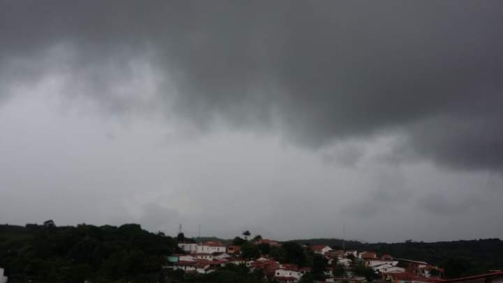 Previsão indica tendência de registros de chuva em todas as macrorregiões nesta sexta-feira (18)