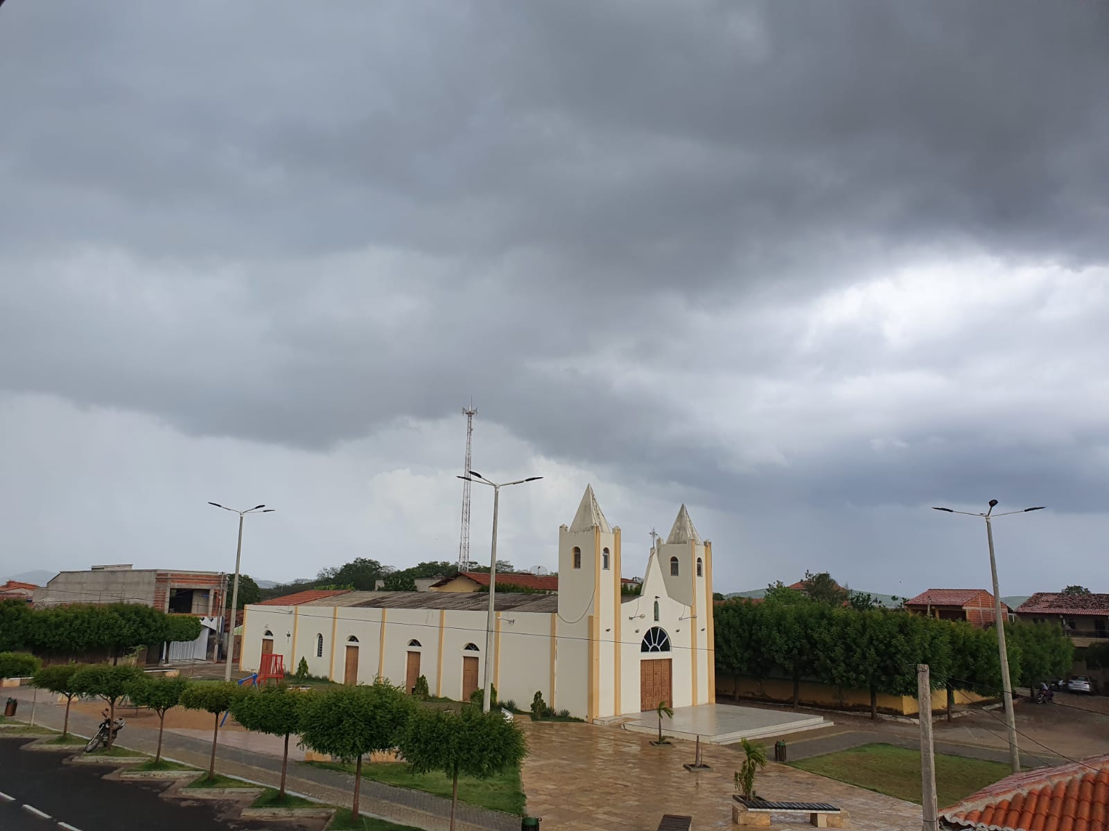 Ceará têm previsão de chuva em todas as macrorregiões entre domingo (26) e segunda-feira (27)