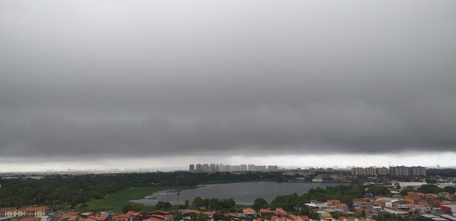 Chove em cerca de 100 municípios entre segunda (10) e terça-feira (11)