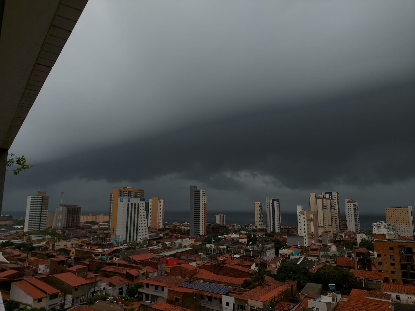 Chove em cerca de 100 municípios entre sexta-feira (28) e sábado (29)