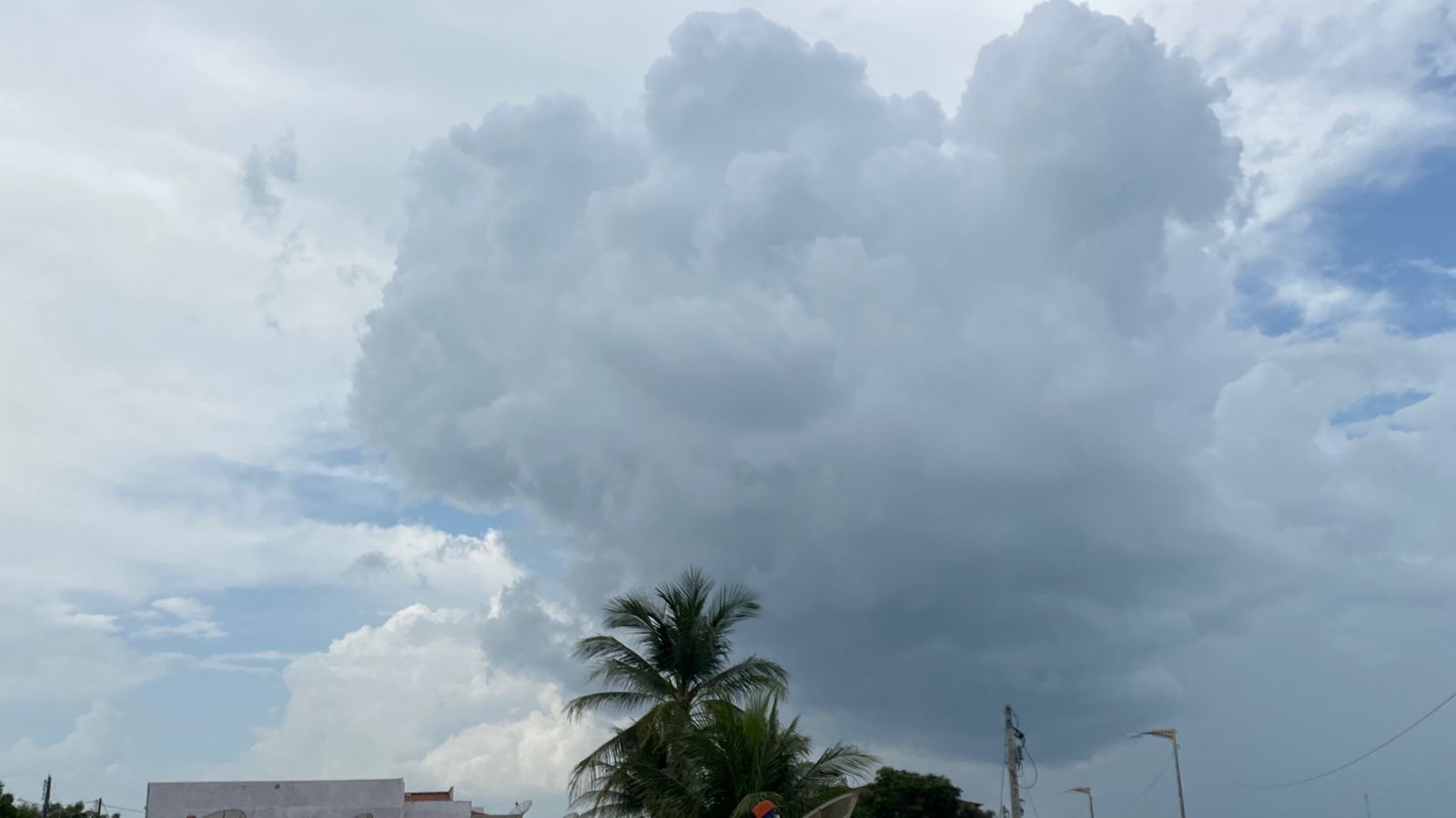 Chove em cerca de 80 municípios entre domingo (13) e segunda-feira (14)