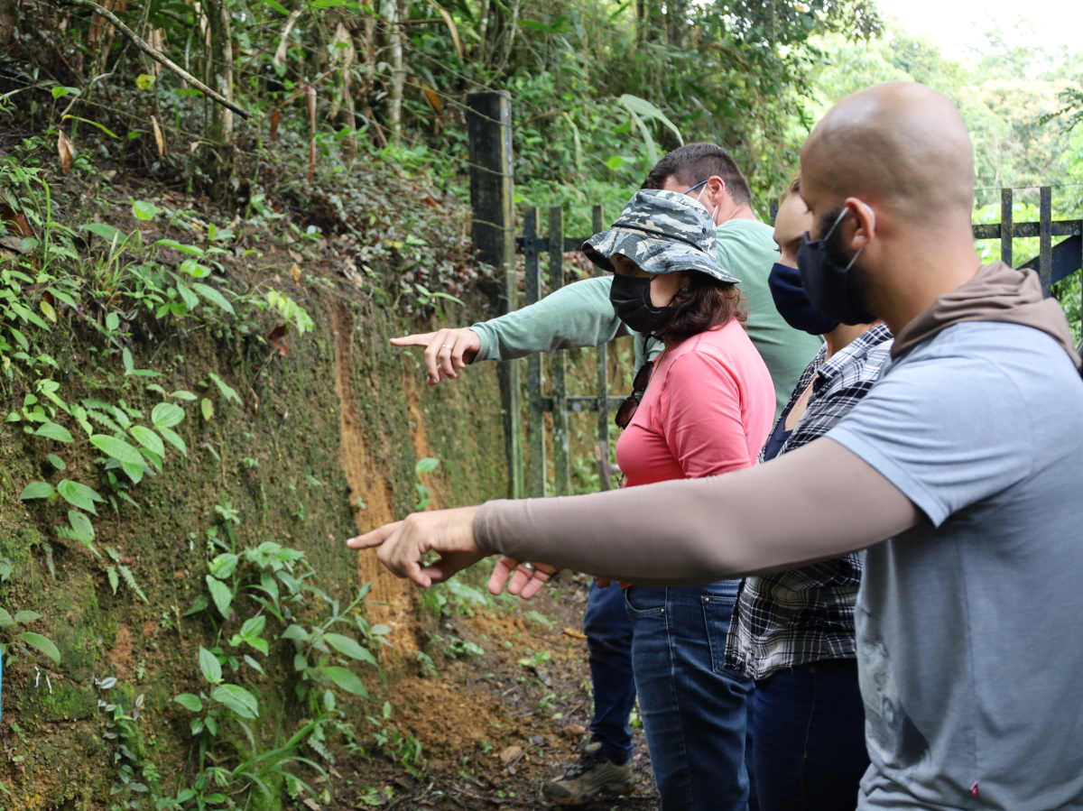 Em visita à Guaramiranga, pesquisadores definem local para retirada de amostras de solo para pesquisa